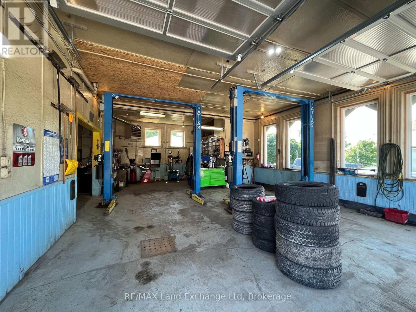 504 CAMPBELL STREET Image 14