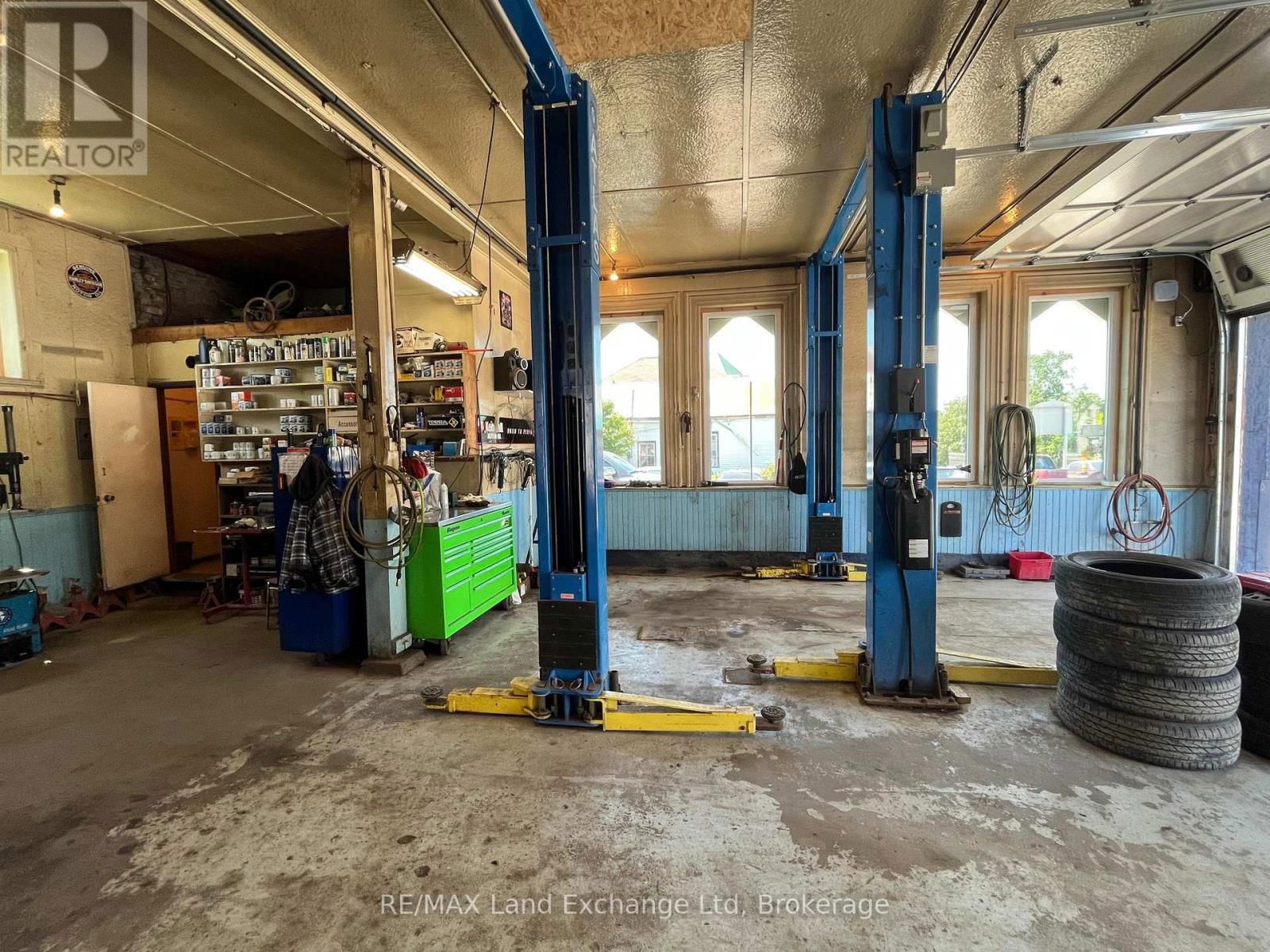 504 CAMPBELL STREET Image 15