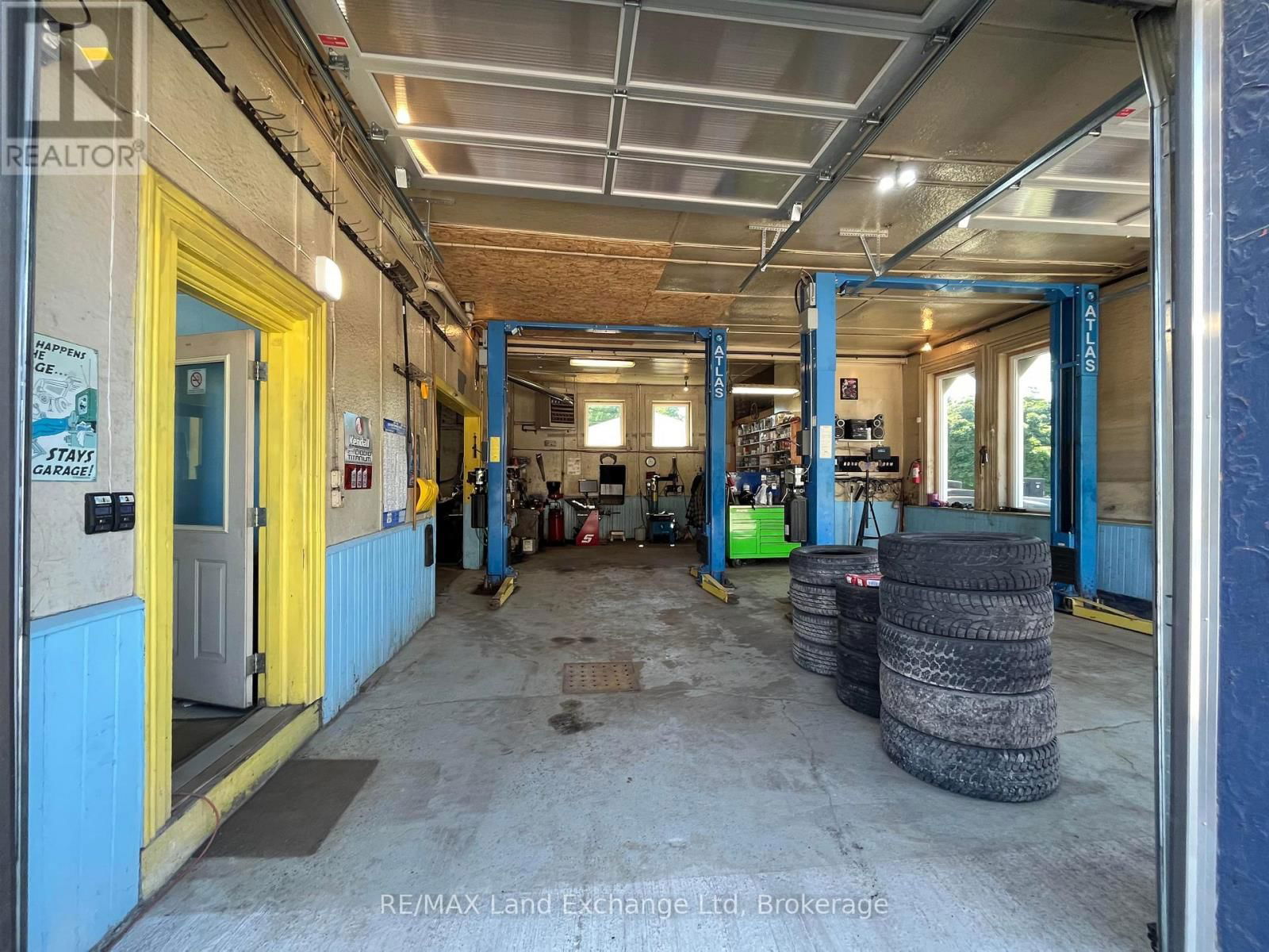 504 CAMPBELL STREET Image 16
