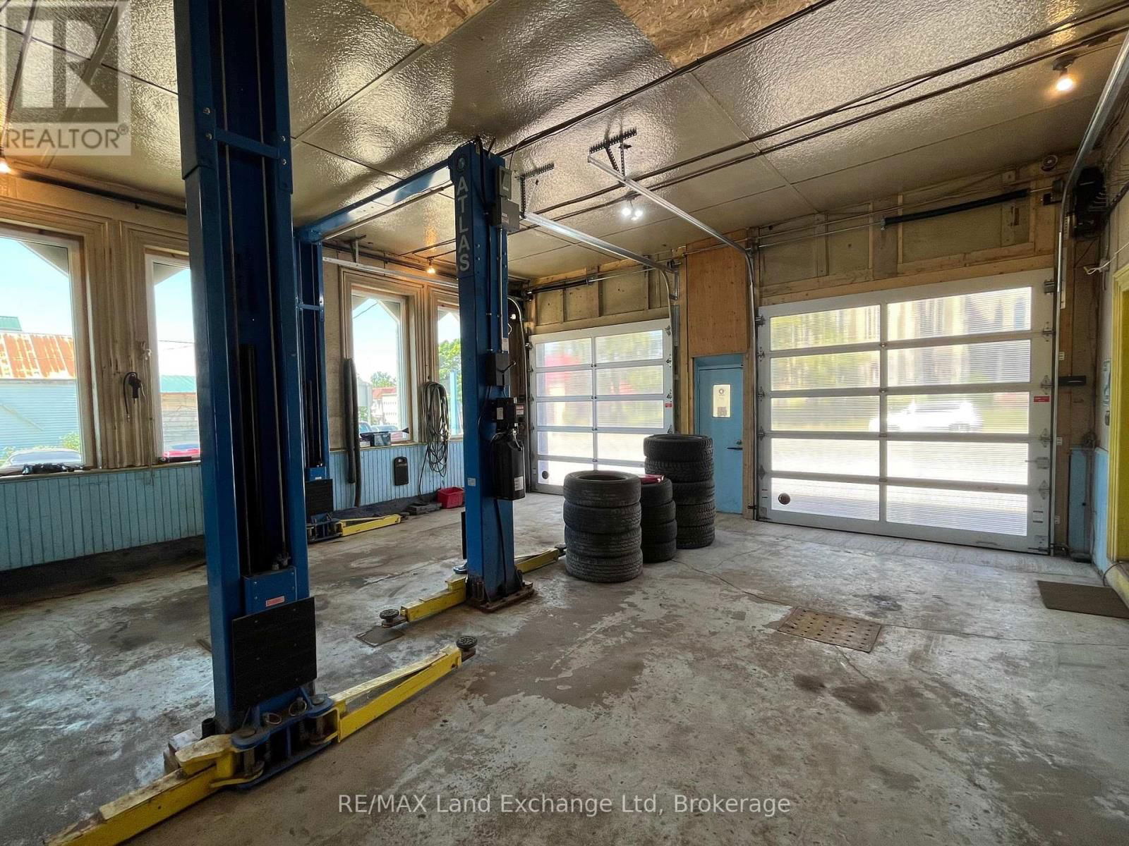 504 CAMPBELL STREET Image 17