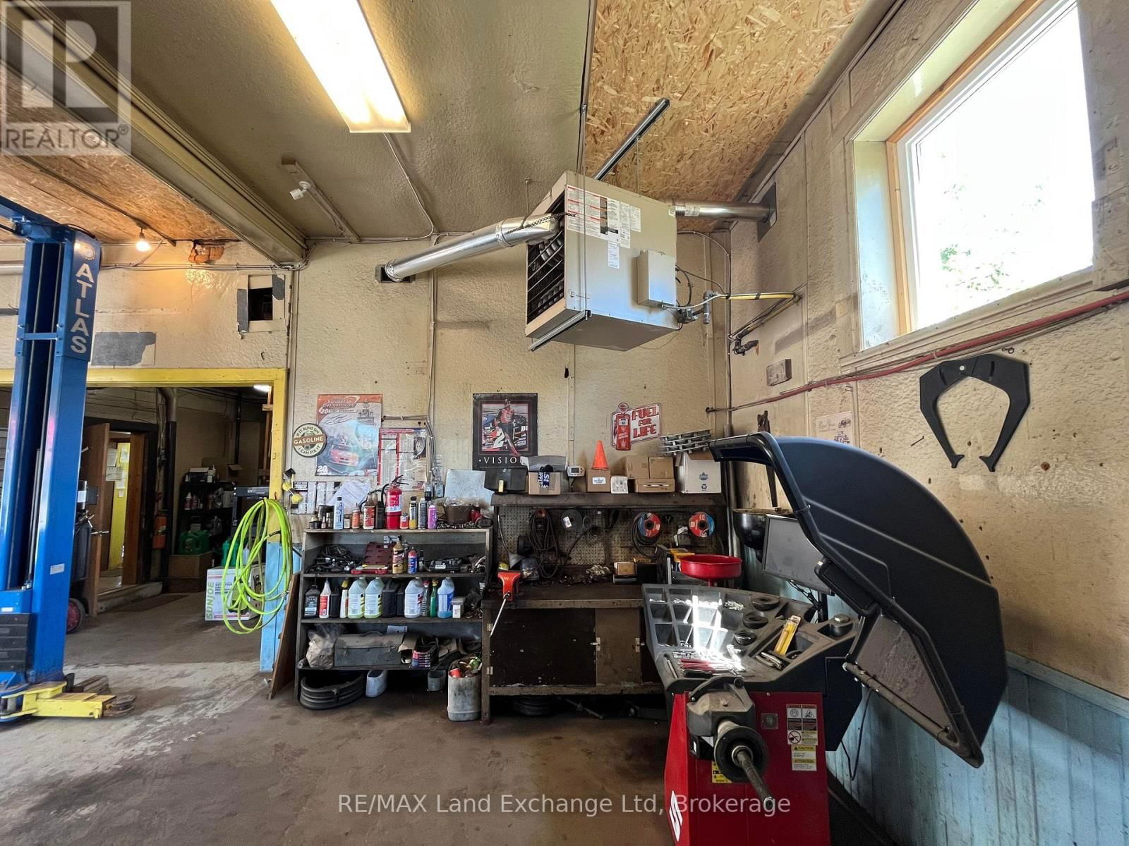 504 CAMPBELL STREET Image 21