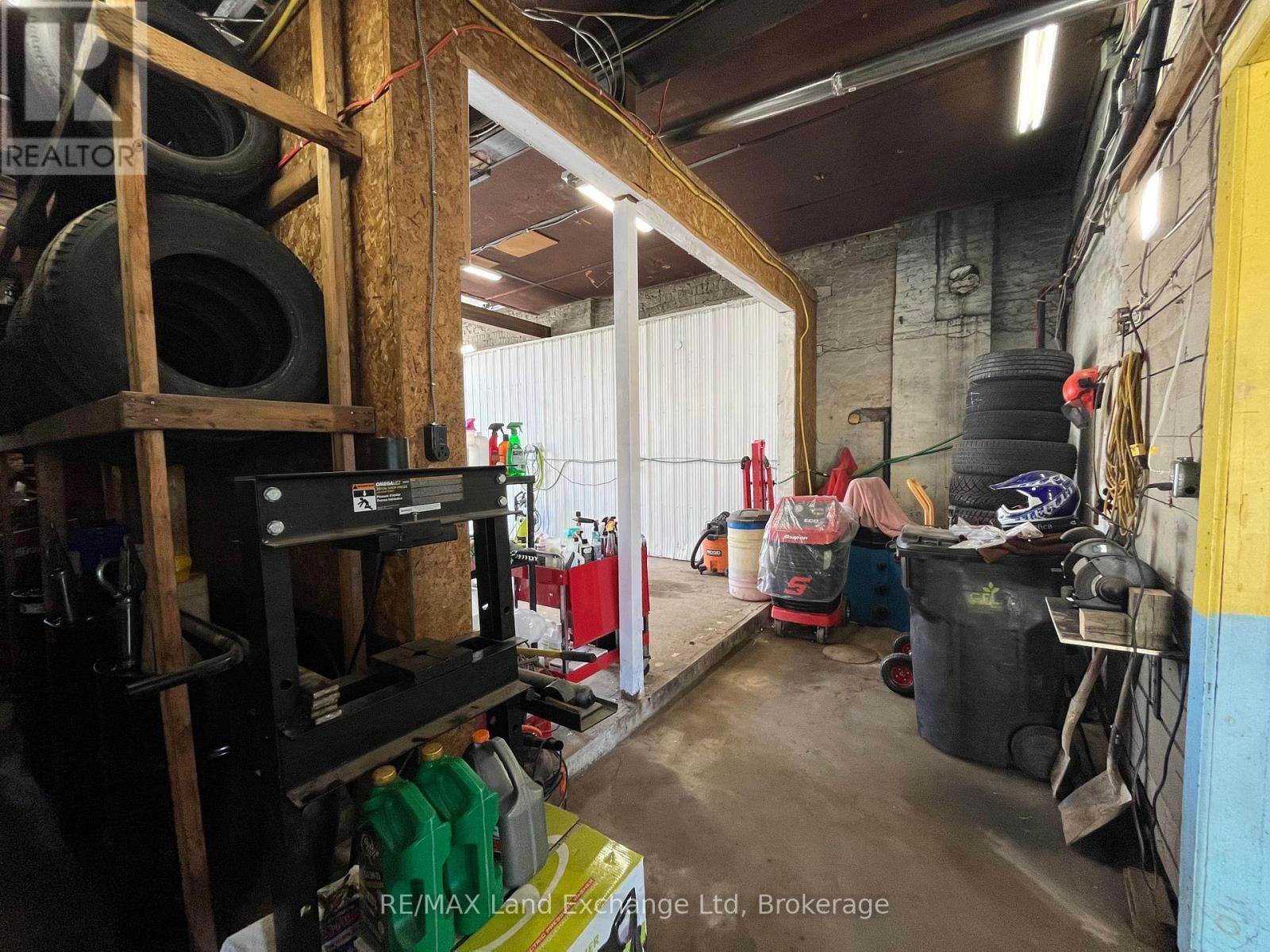 504 CAMPBELL STREET Image 22