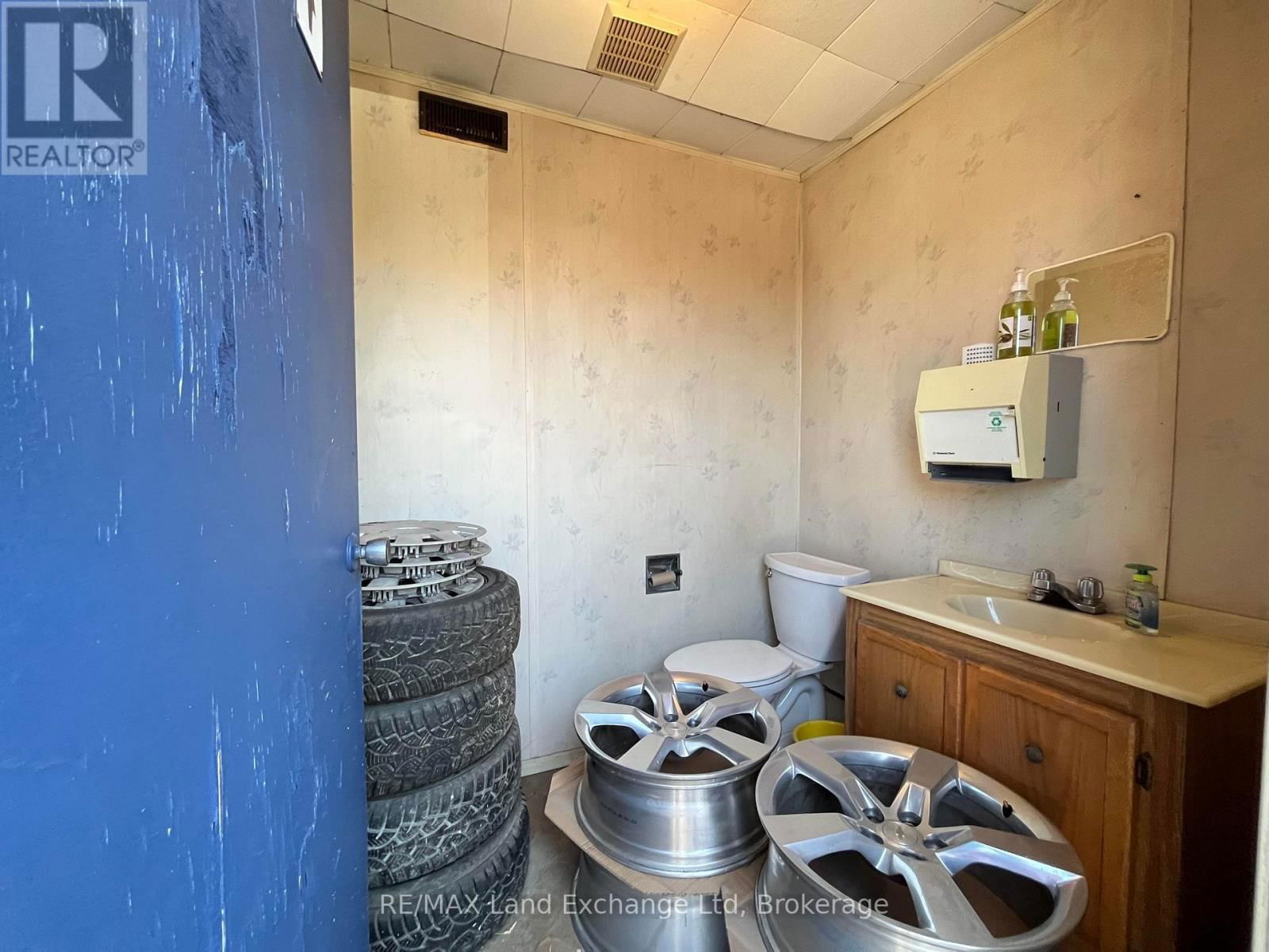 504 CAMPBELL STREET Image 24