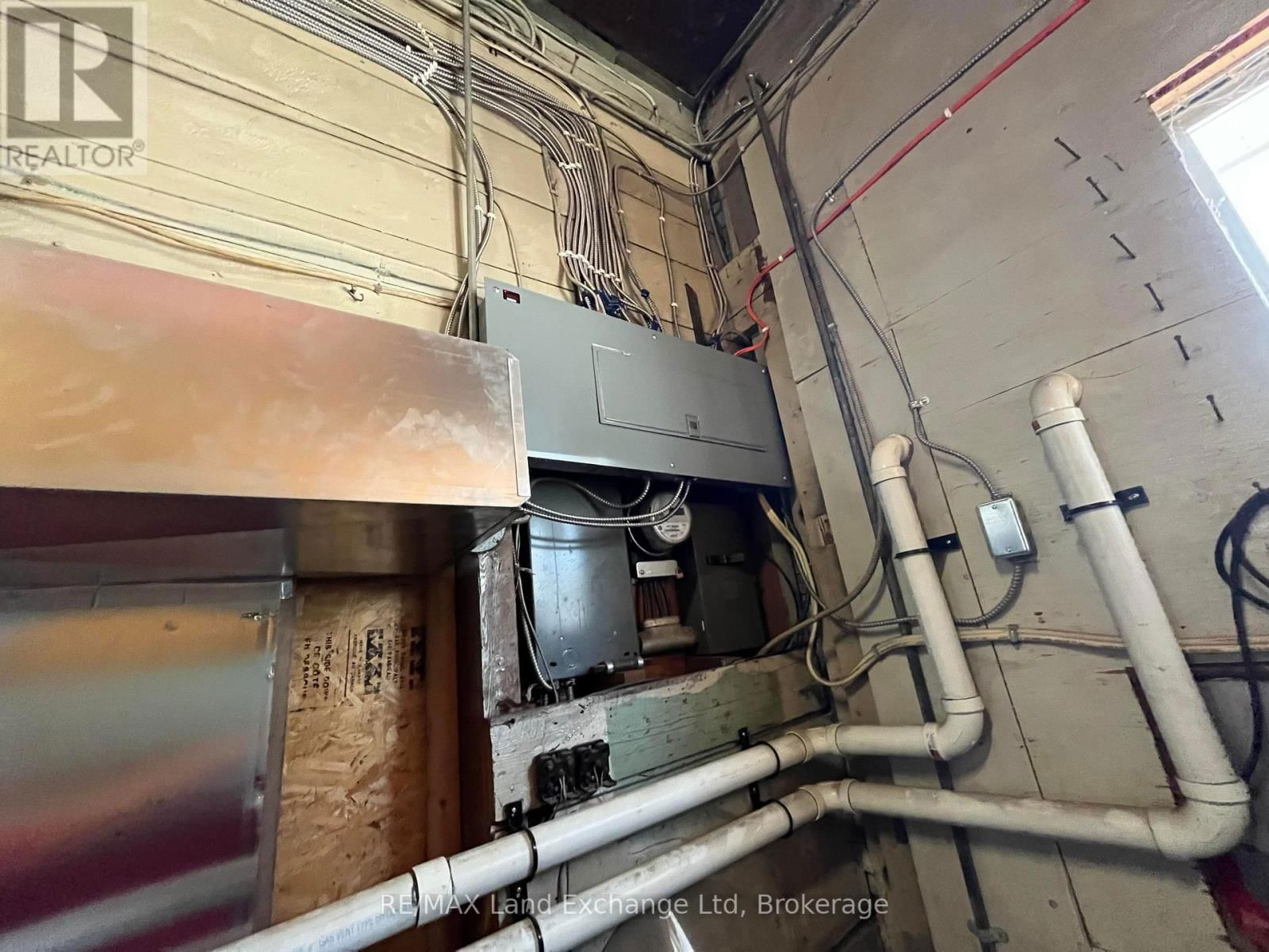 504 CAMPBELL STREET Image 25