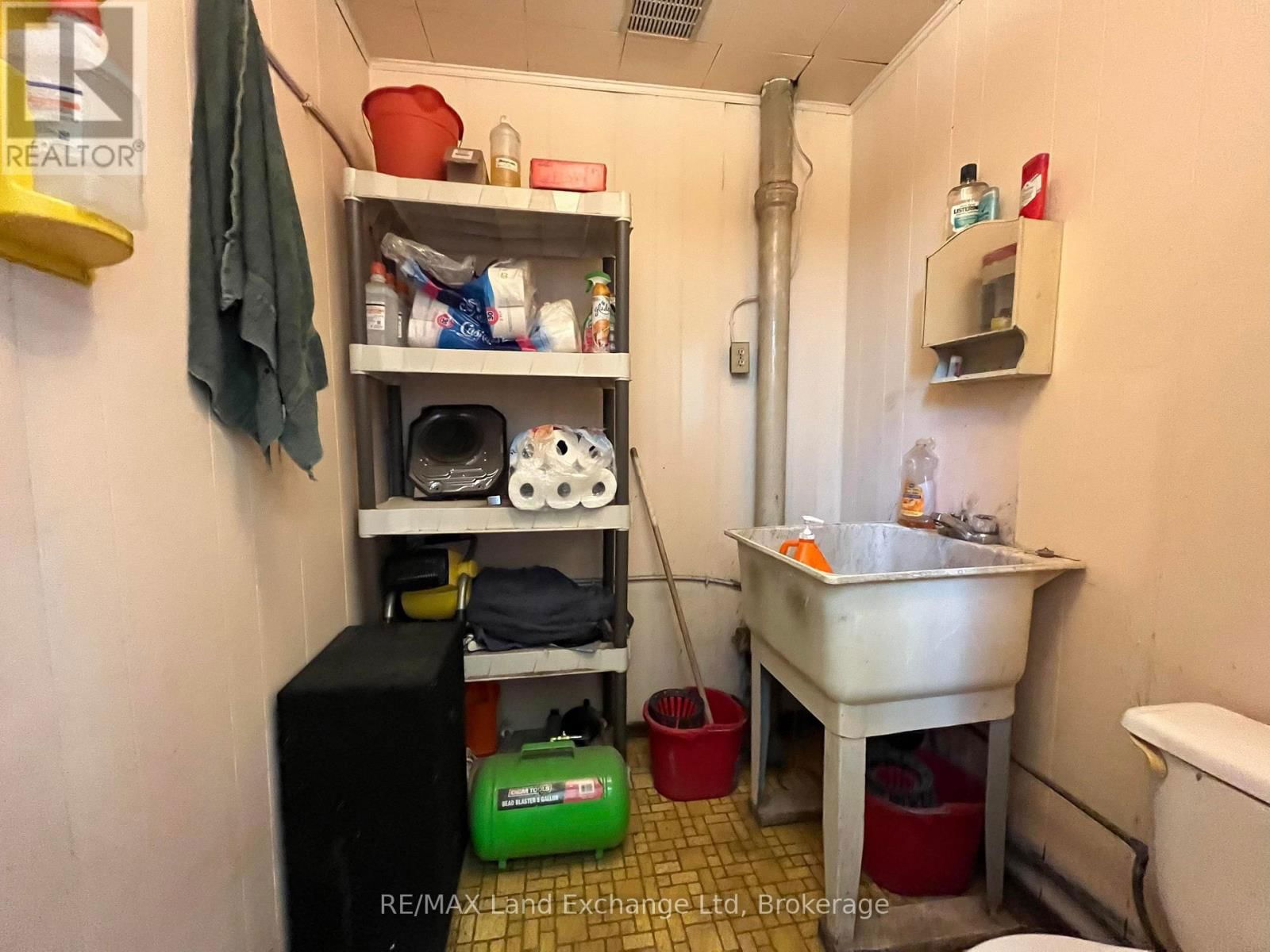 504 CAMPBELL STREET Image 29