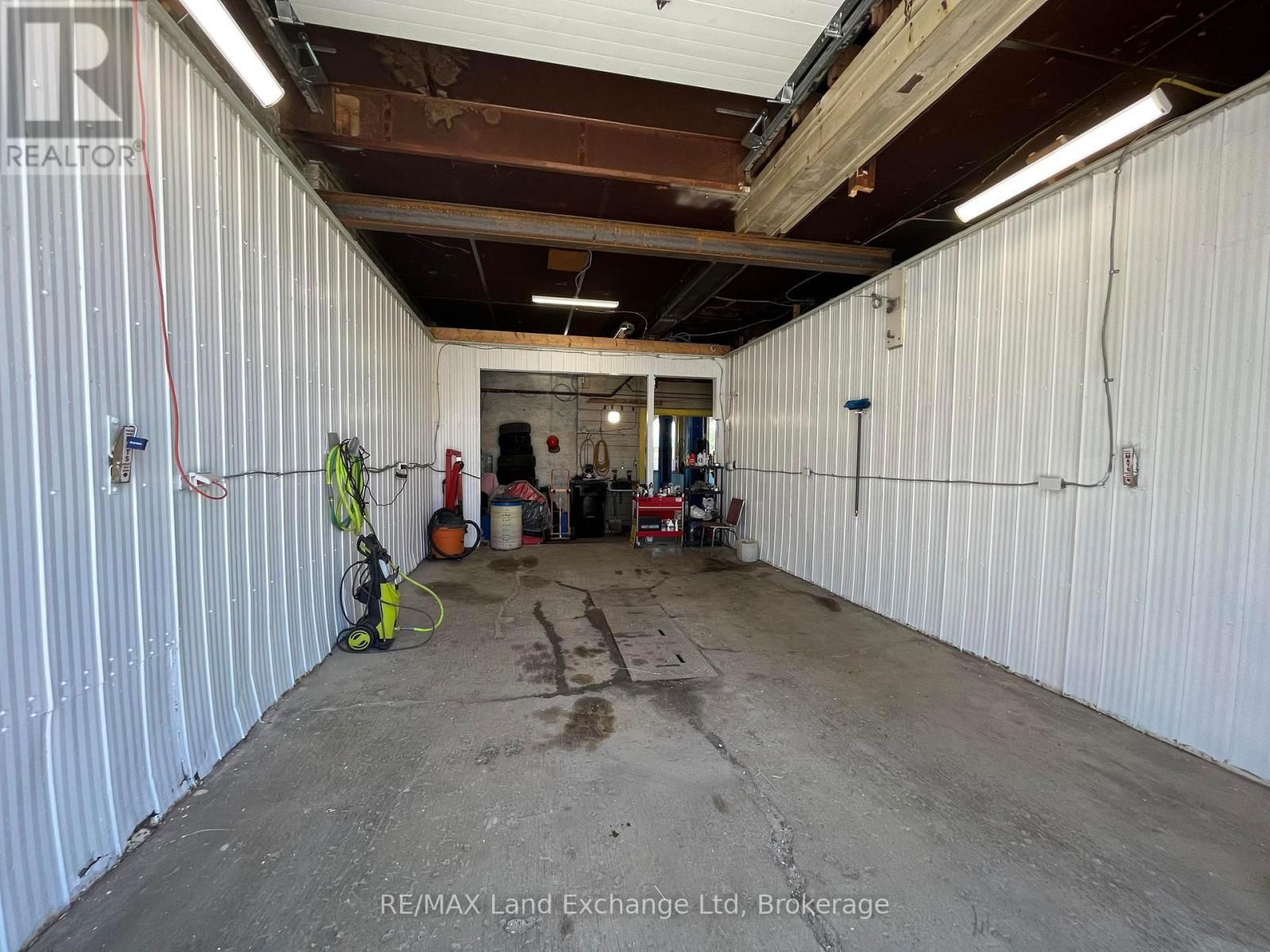 504 CAMPBELL STREET Image 32