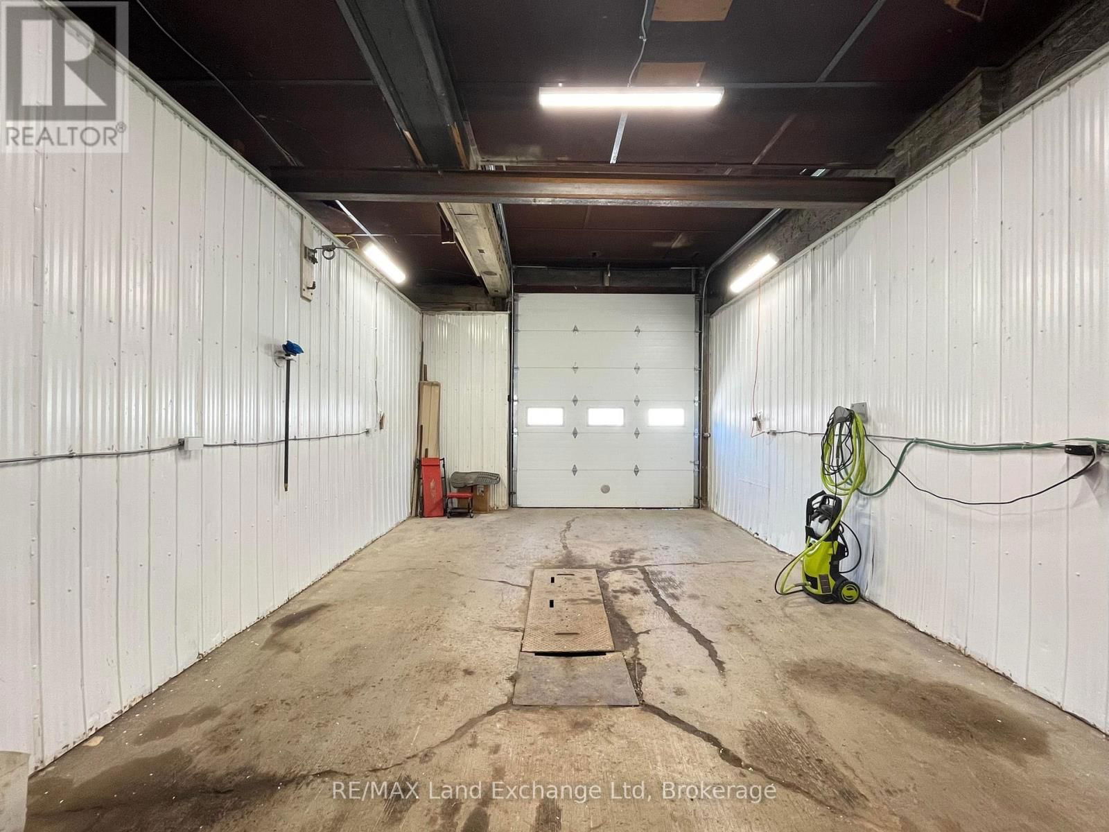 504 CAMPBELL STREET Image 33