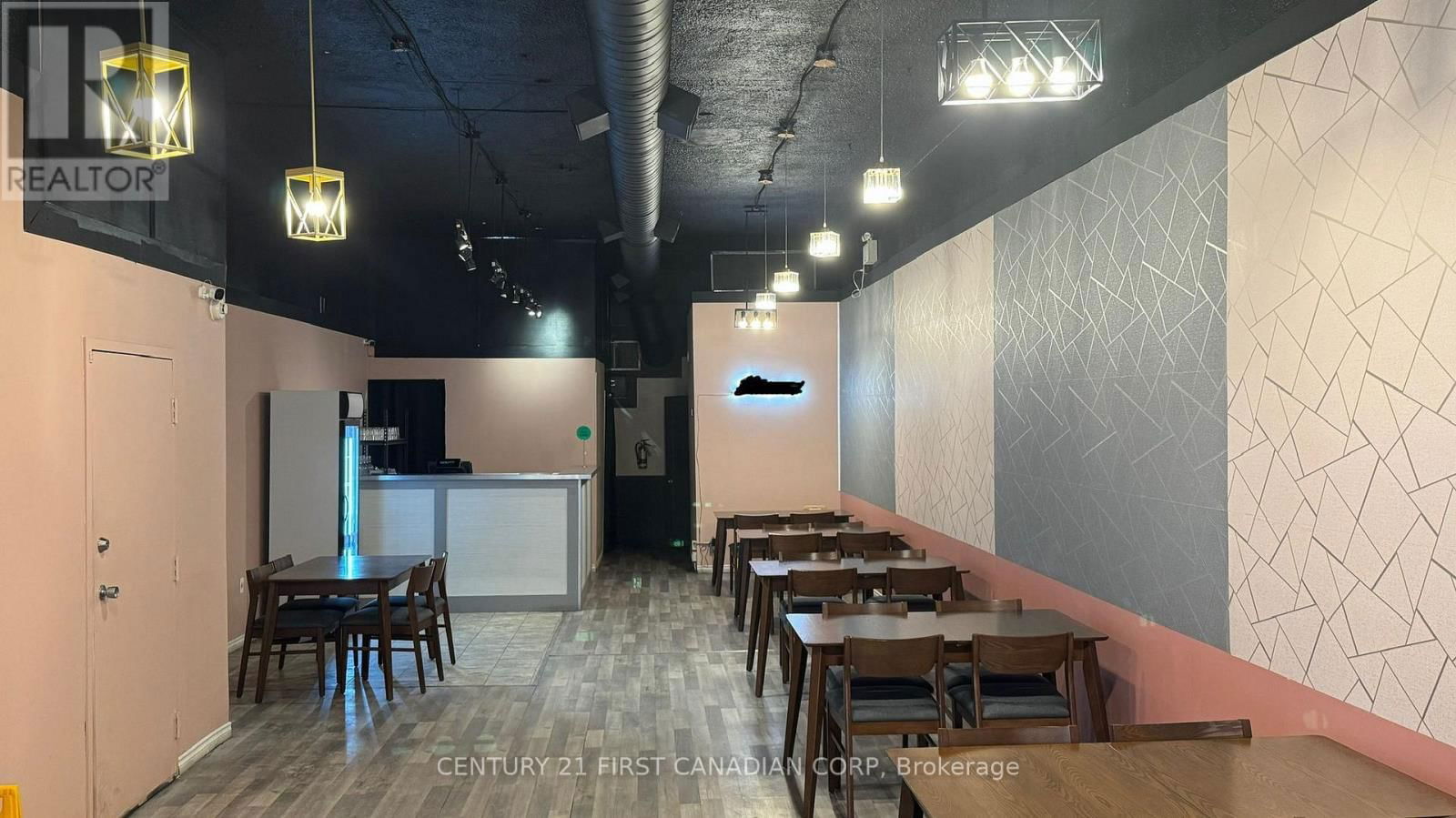 346 RICHMOND STREET Image 3