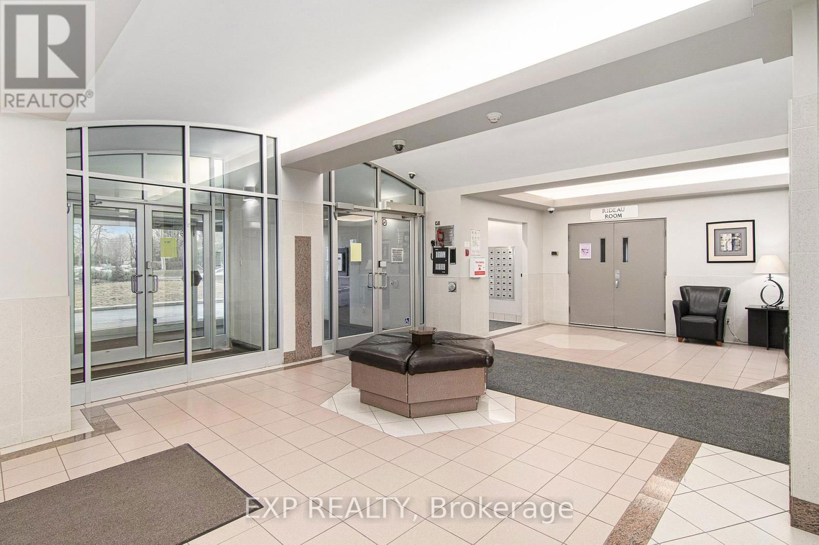 2309 - 900 DYNES ROAD Image 2