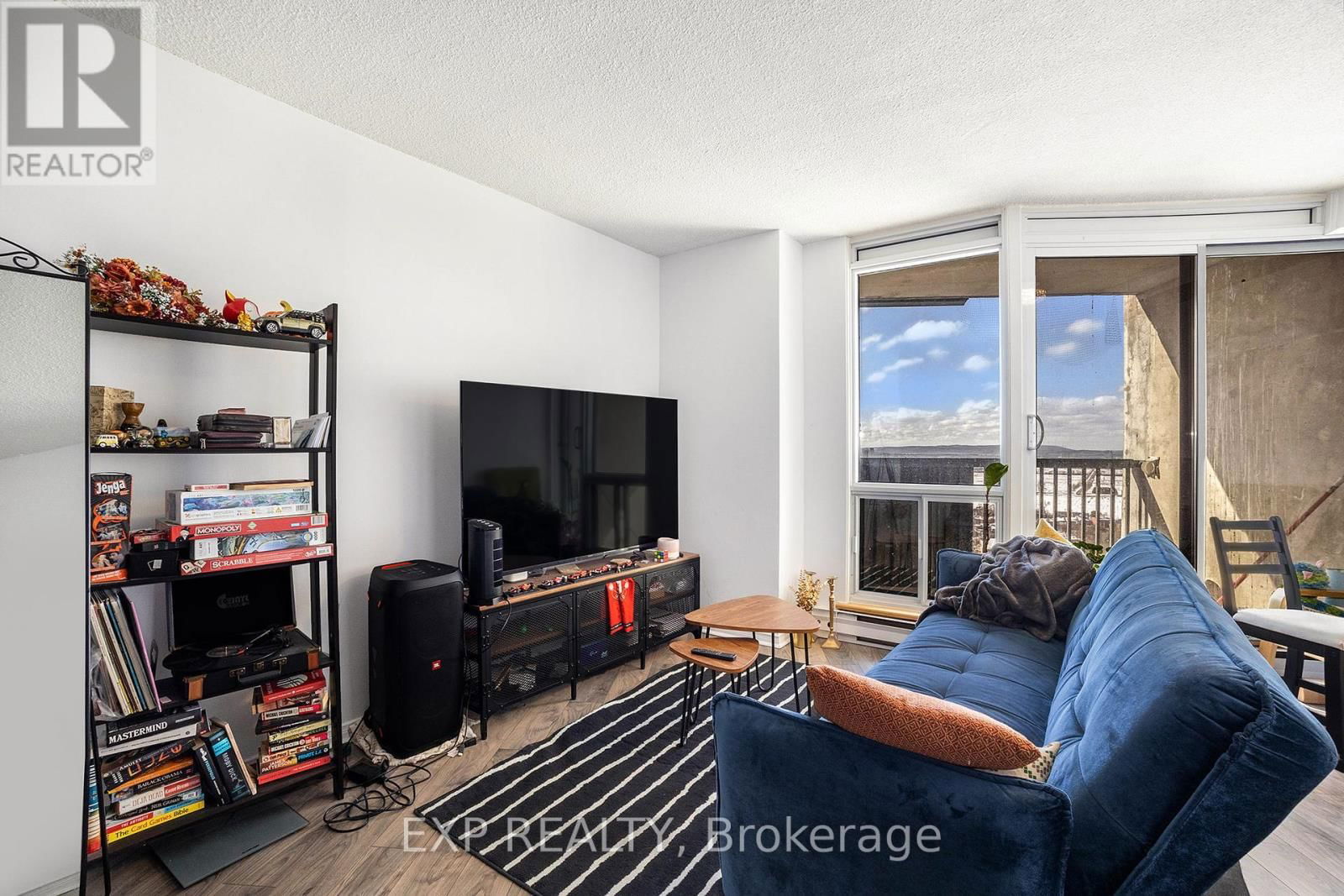 2309 - 900 DYNES ROAD Image 5