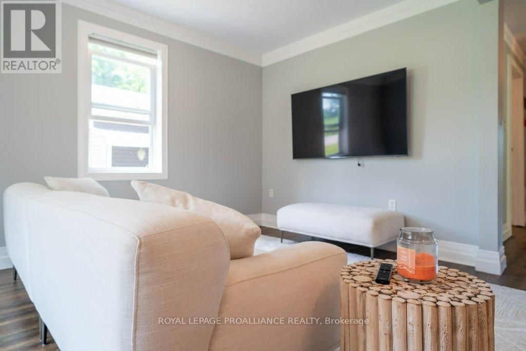 4893 ROAD 506 Image 11
