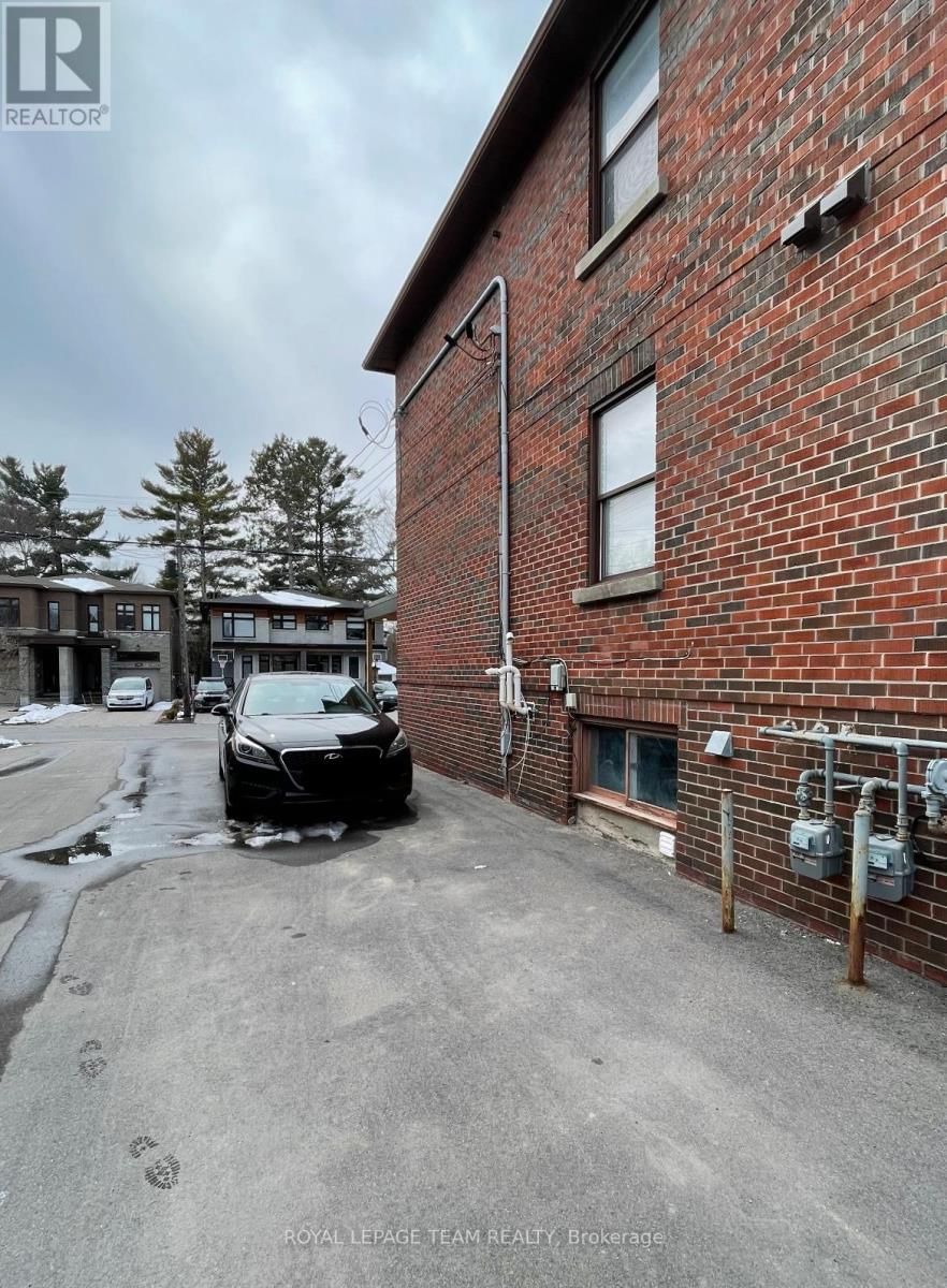 2 - 579 TWEEDSMUIR AVENUE Image 11