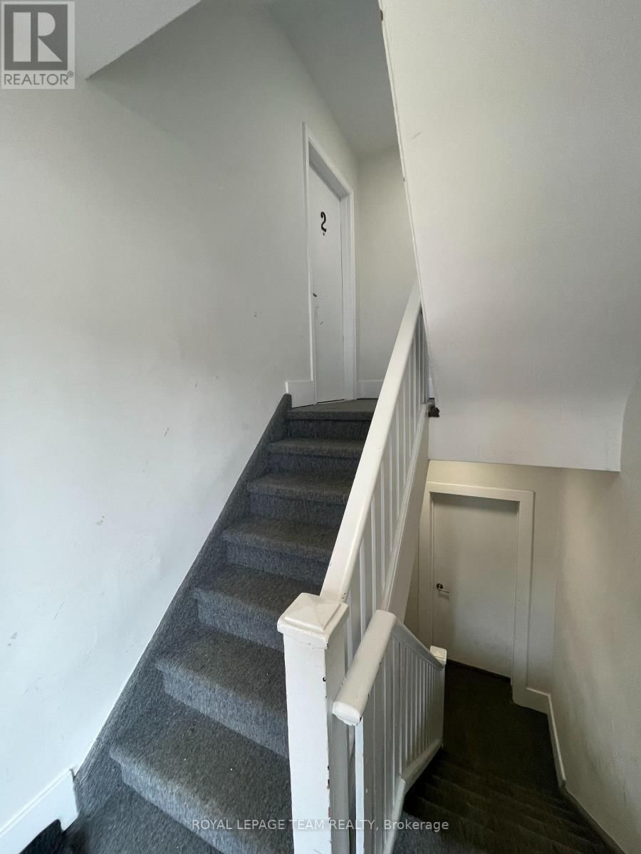 2 - 579 TWEEDSMUIR AVENUE Image 3