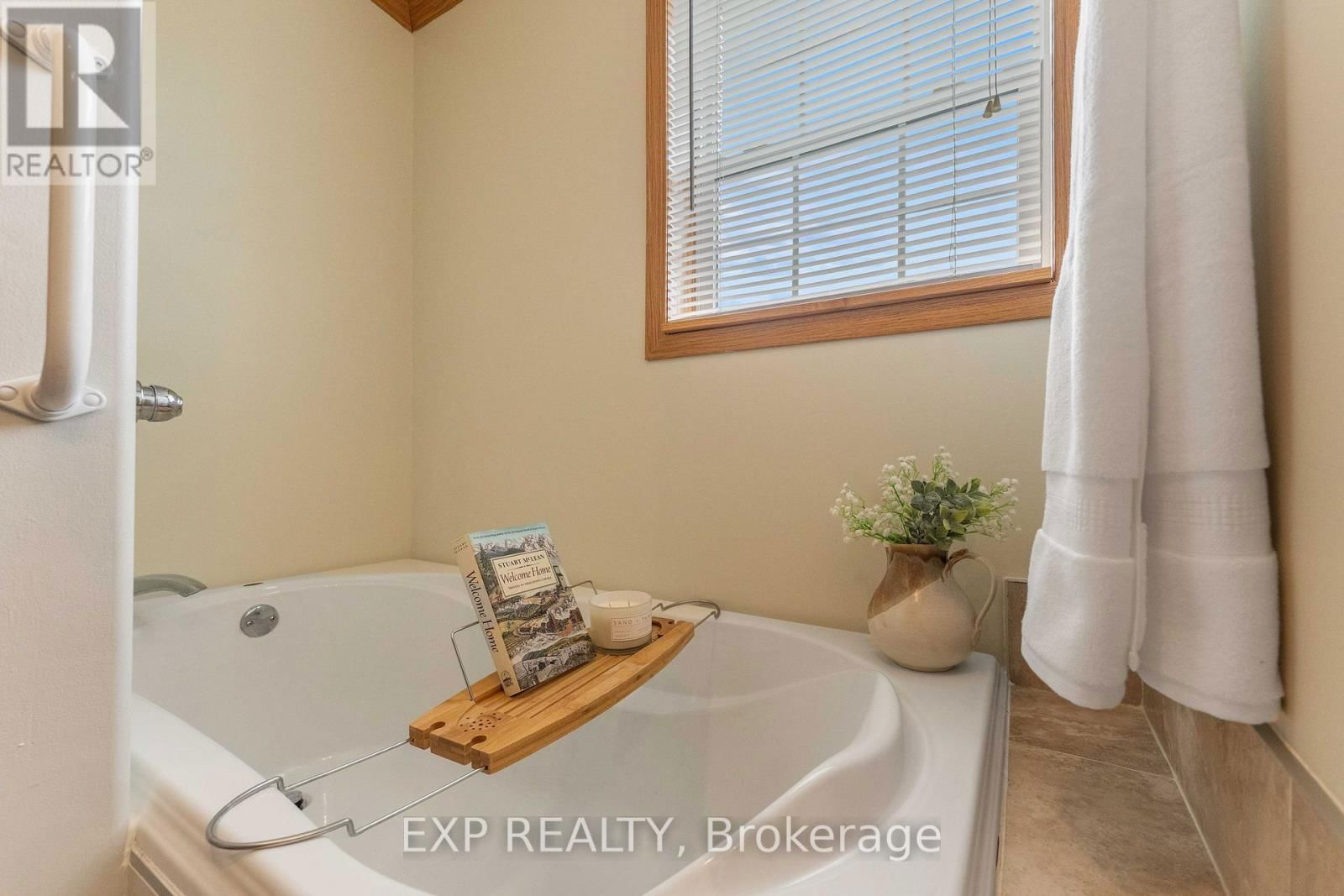 56 CREEKSIDE CIRCLE Image 12