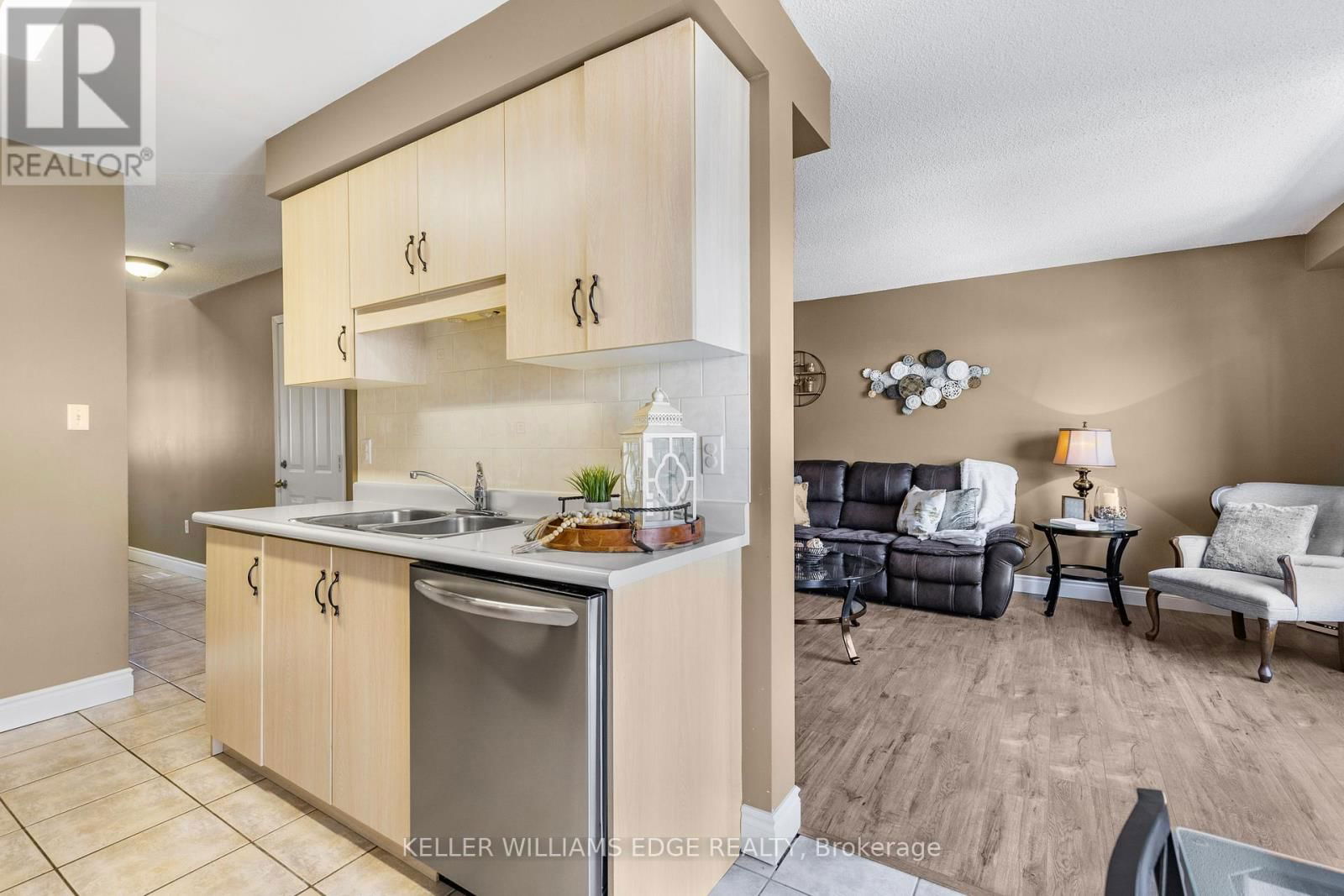 Unit 40 - 104 FRANCES AVENUE Image 11