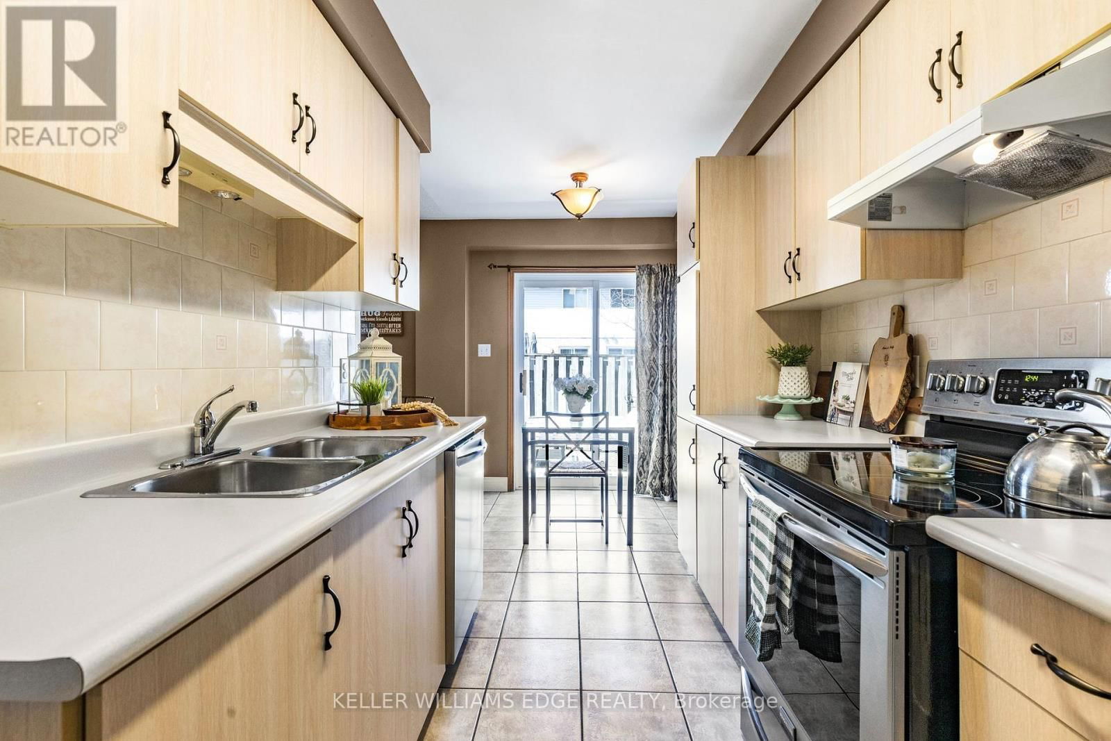 Unit 40 - 104 FRANCES AVENUE Image 9
