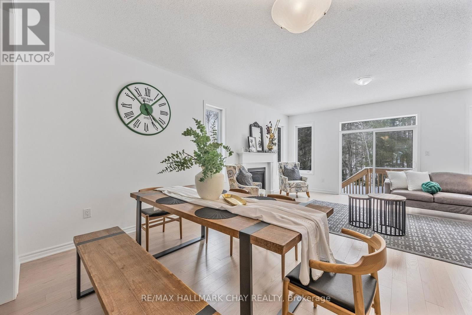 12 DYER CRESCENT Image 10
