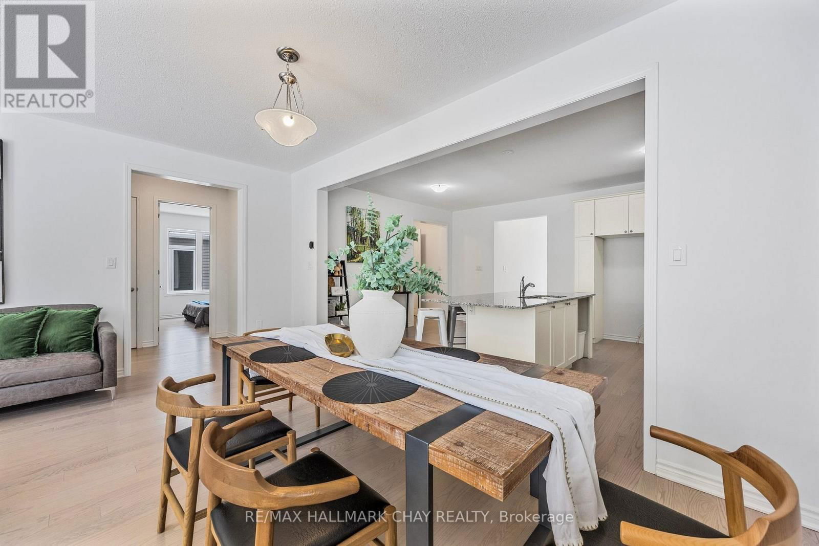 12 DYER CRESCENT Image 12