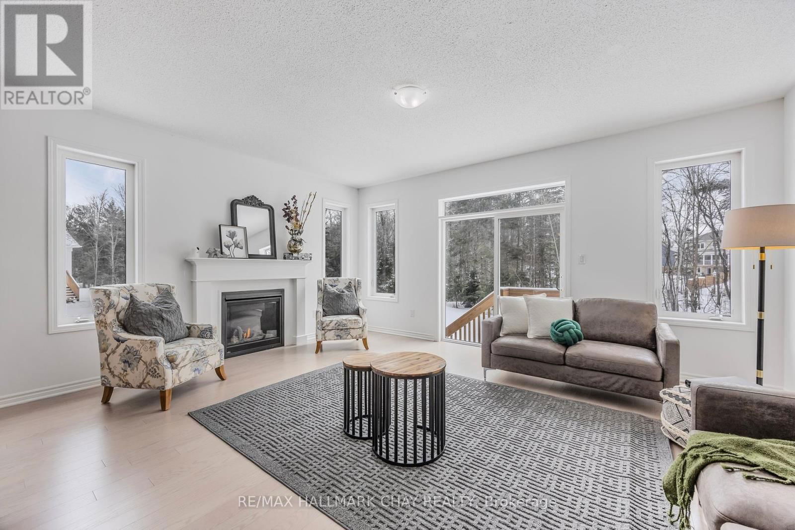 12 DYER CRESCENT Image 15