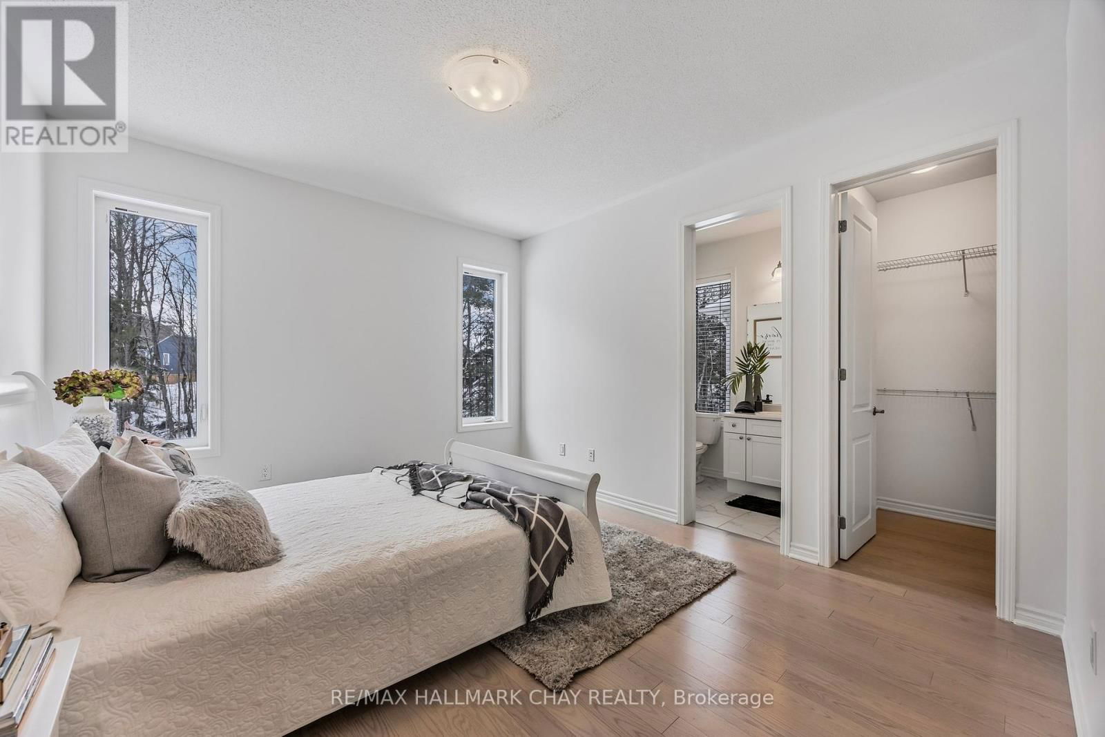 12 DYER CRESCENT Image 18
