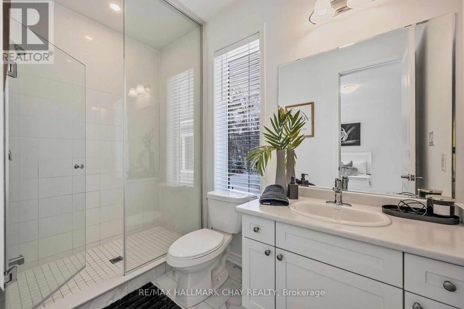12 DYER CRESCENT Image 19