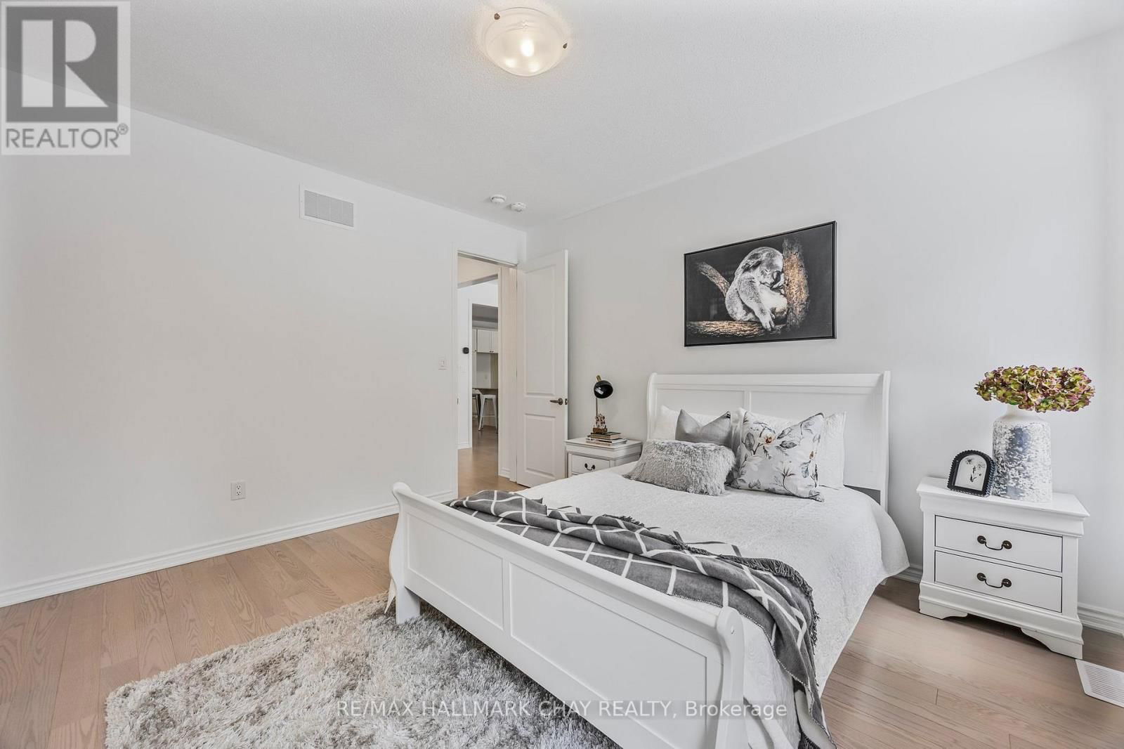 12 DYER CRESCENT Image 20