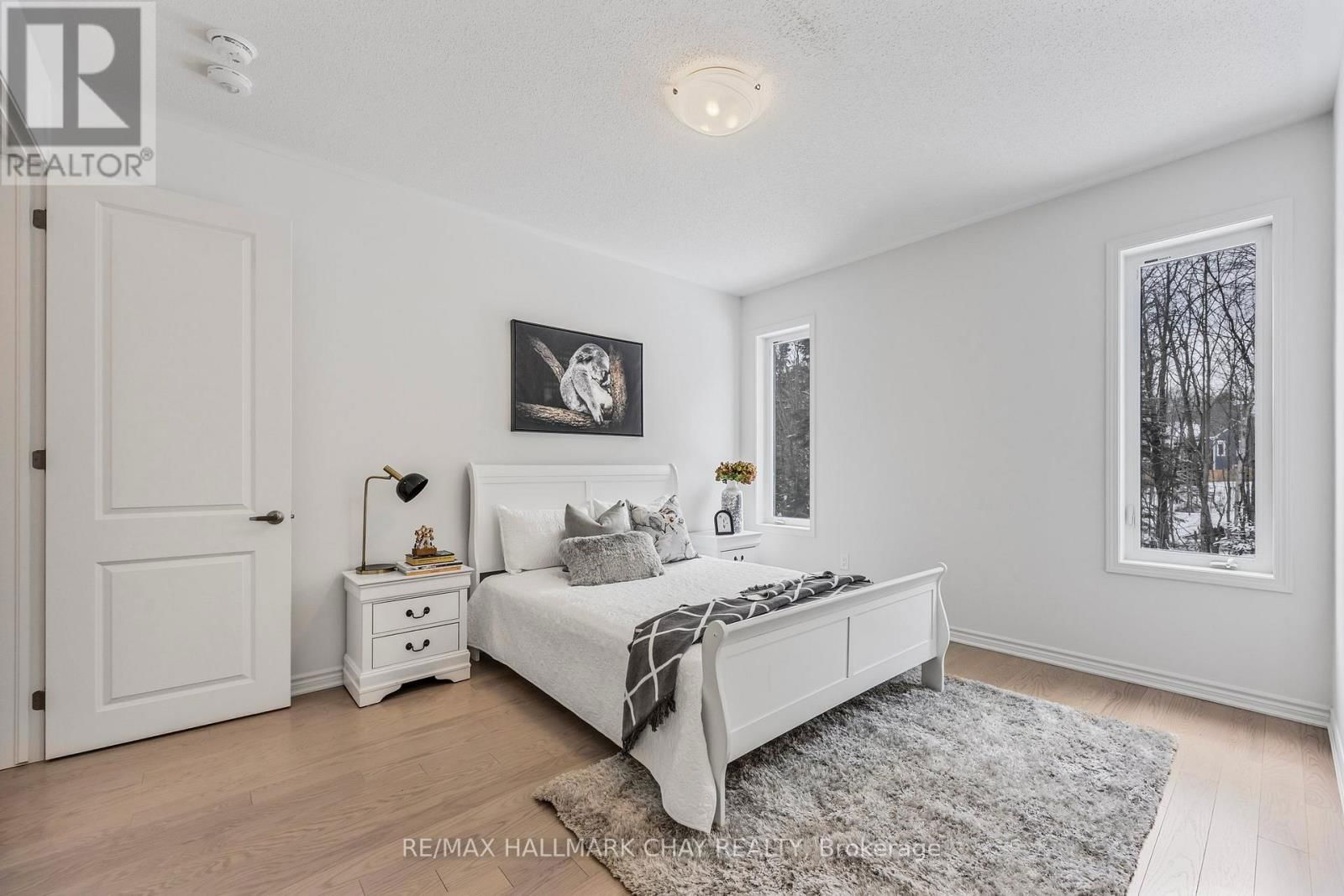 12 DYER CRESCENT Image 21