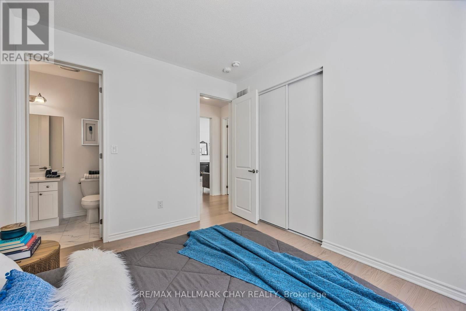 12 DYER CRESCENT Image 23
