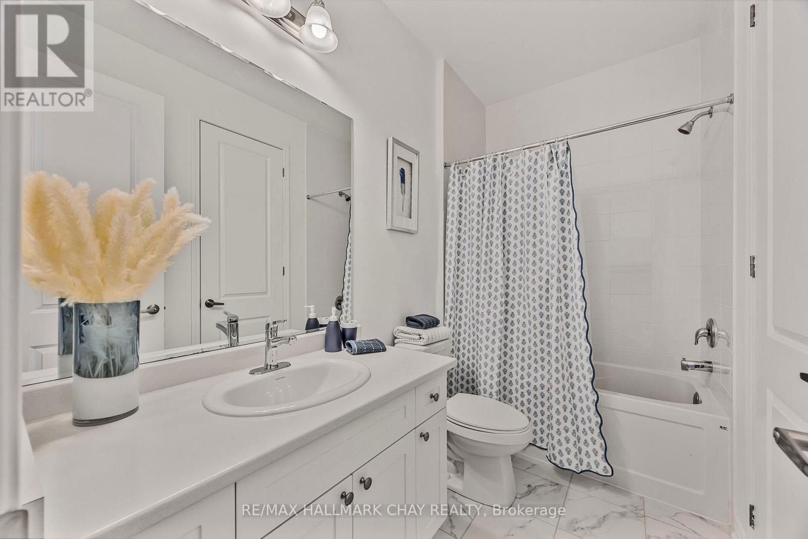 12 DYER CRESCENT Image 24