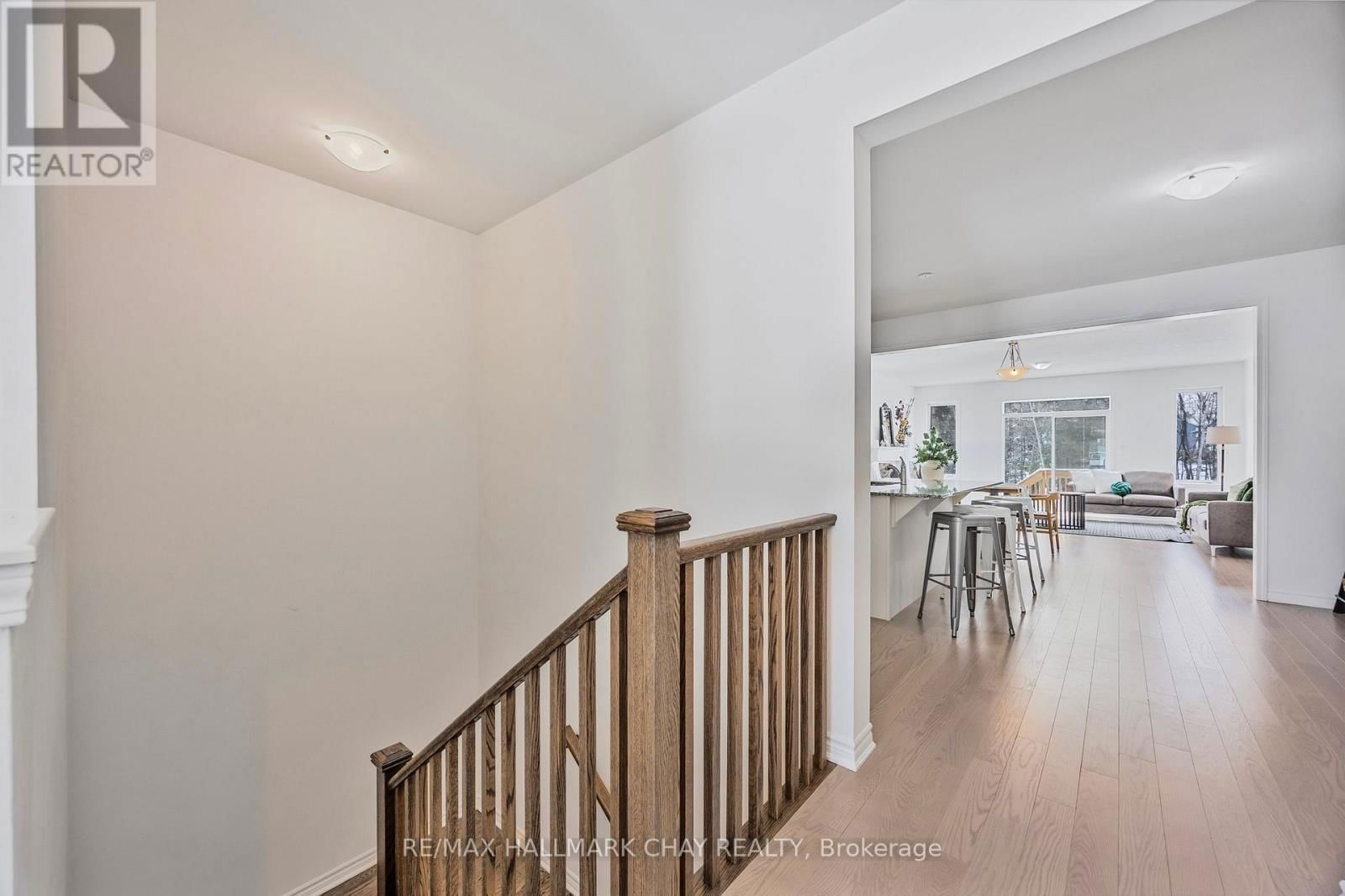 12 DYER CRESCENT Image 26