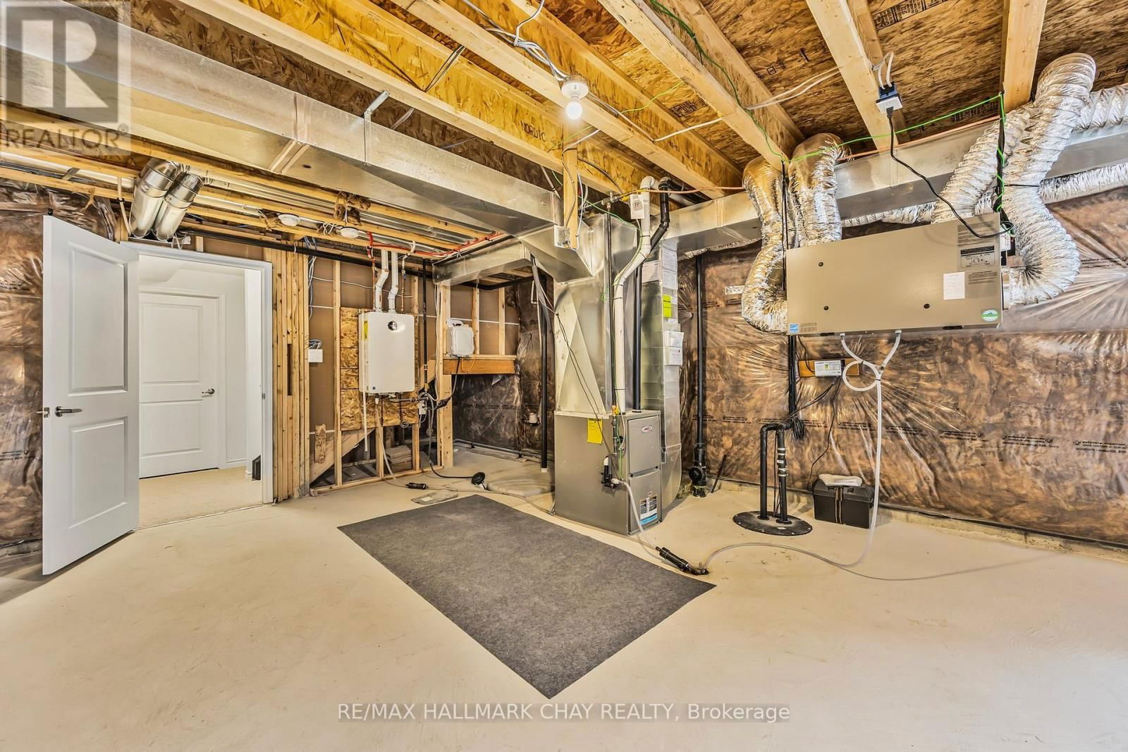12 DYER CRESCENT Image 28