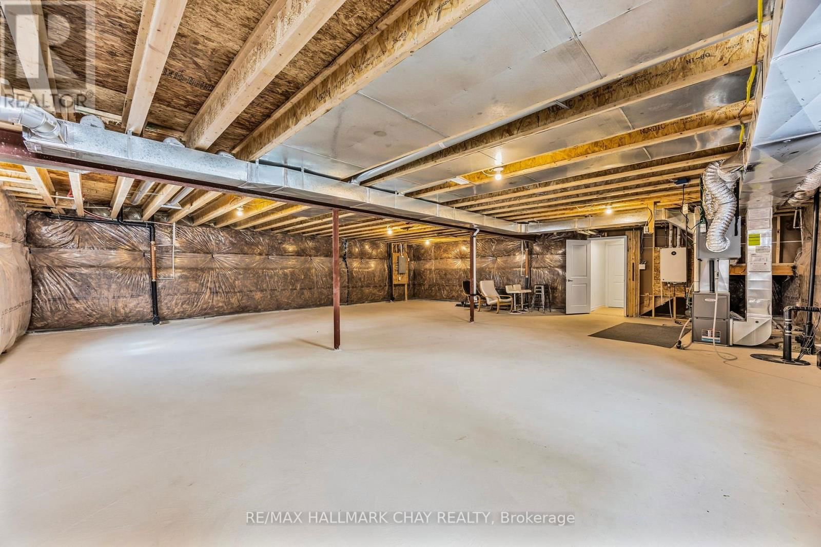 12 DYER CRESCENT Image 30