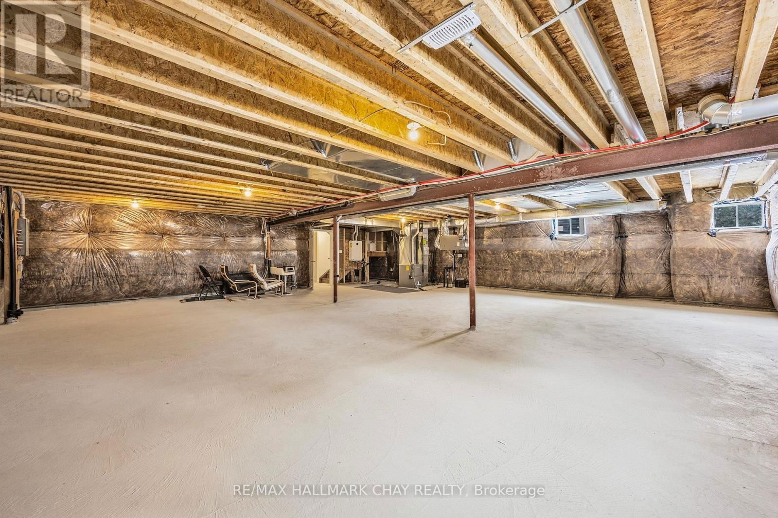 12 DYER CRESCENT Image 31