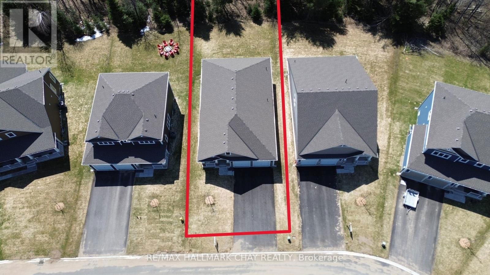 12 DYER CRESCENT Image 33