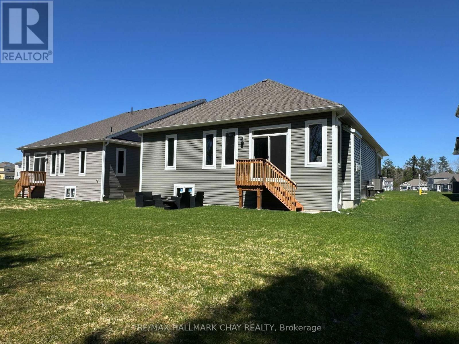 12 DYER CRESCENT Image 39
