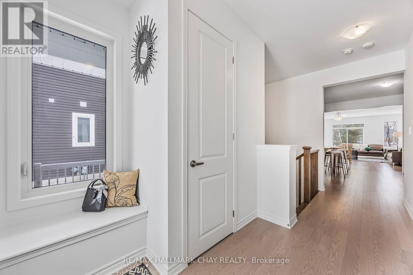 12 DYER CRESCENT Image 4