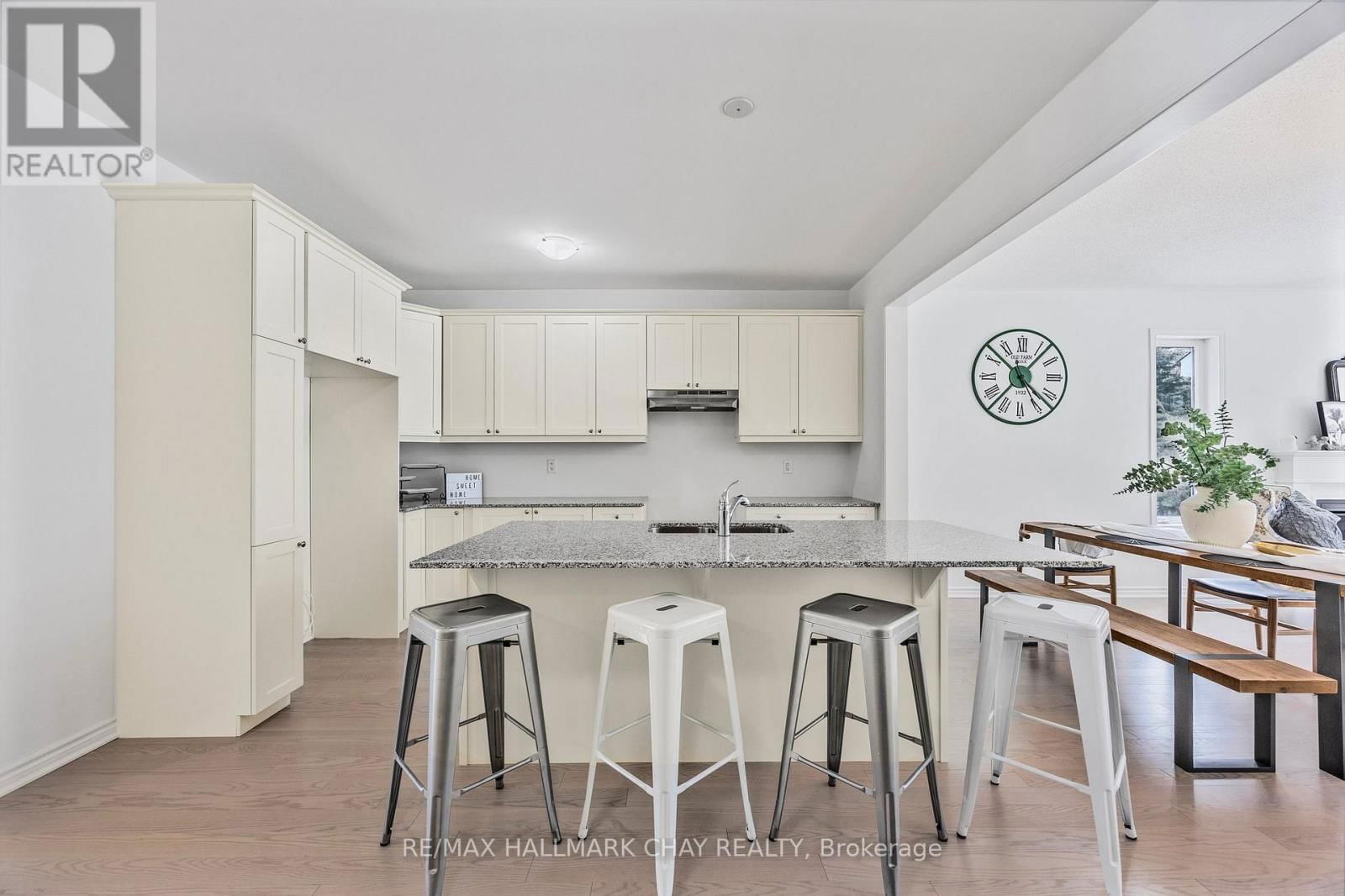 12 DYER CRESCENT Image 6