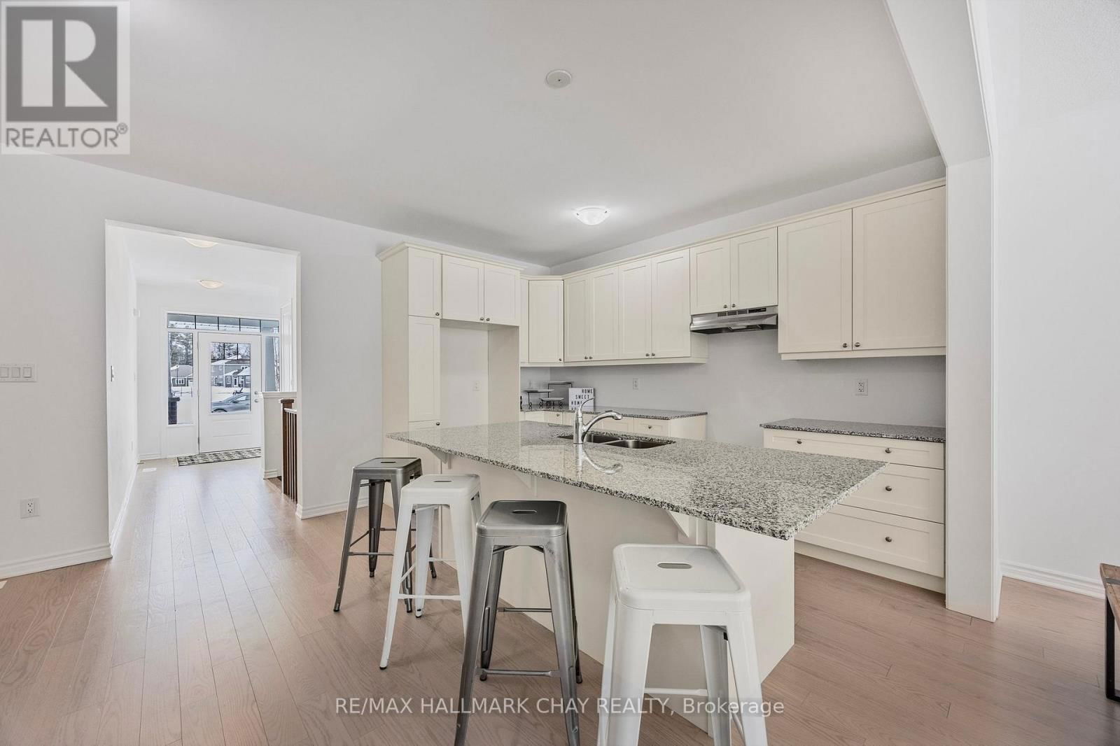 12 DYER CRESCENT Image 7