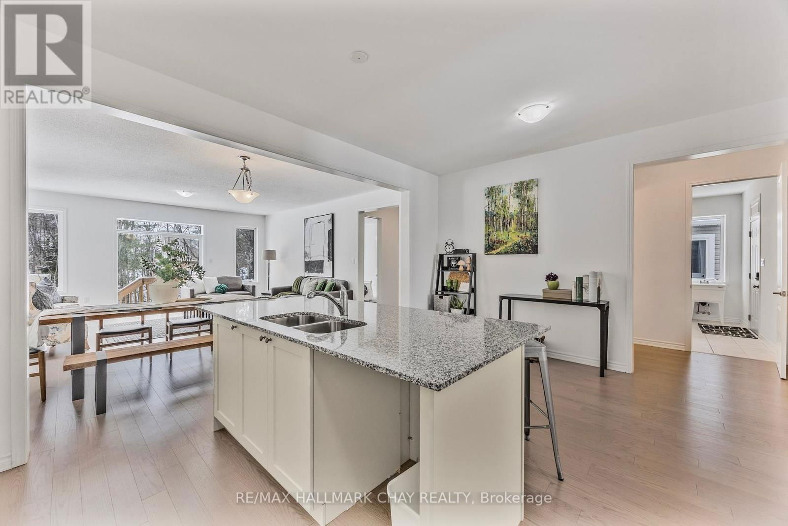 12 DYER CRESCENT Image 9