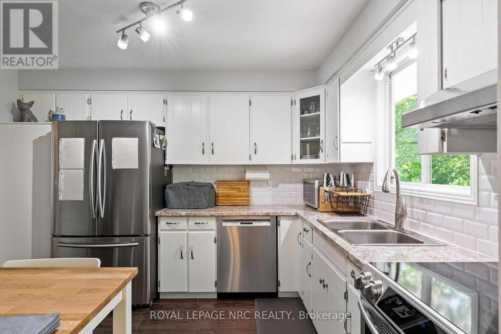 36 ROYAL OAK DRIVE Image 20