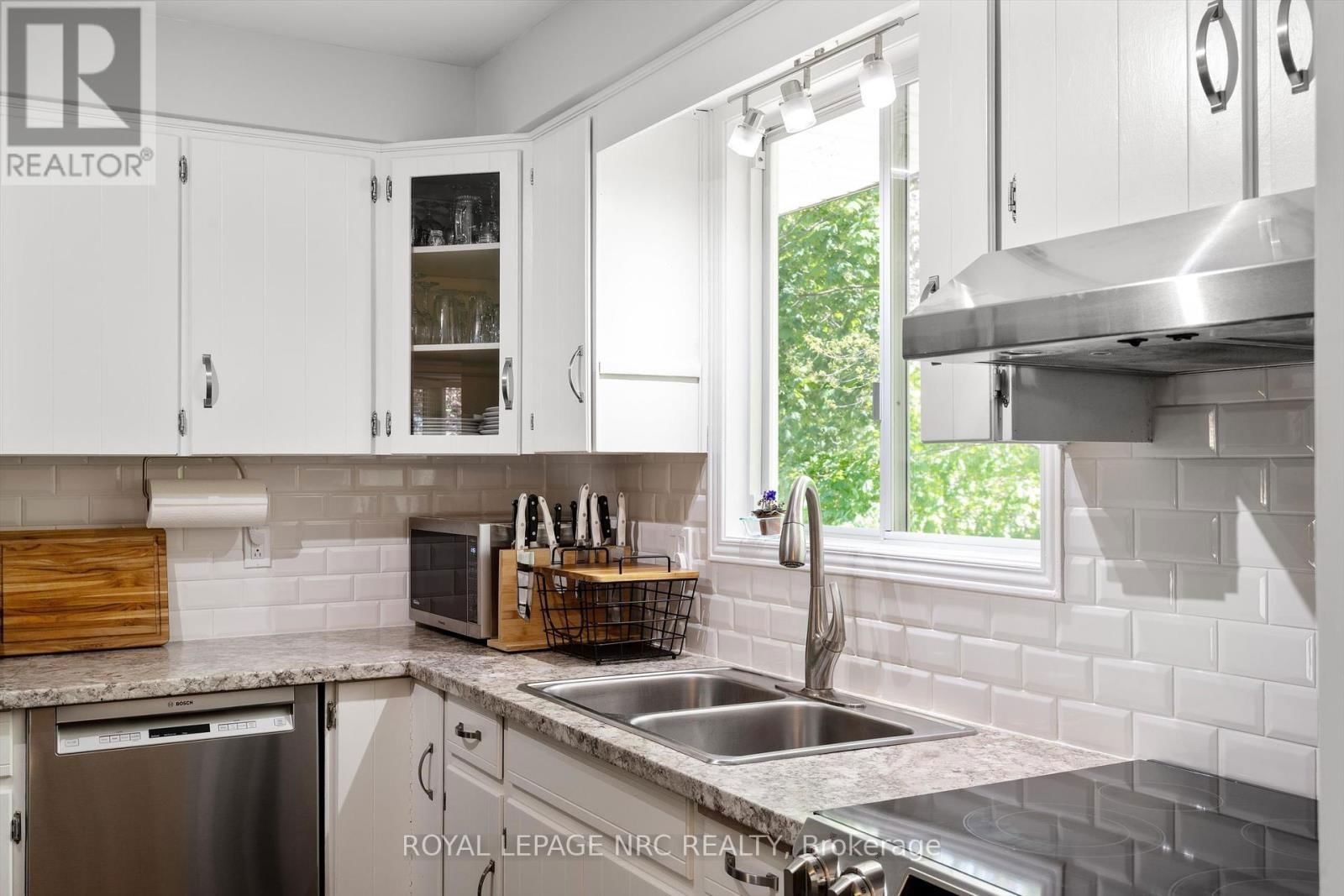 36 ROYAL OAK DRIVE Image 24