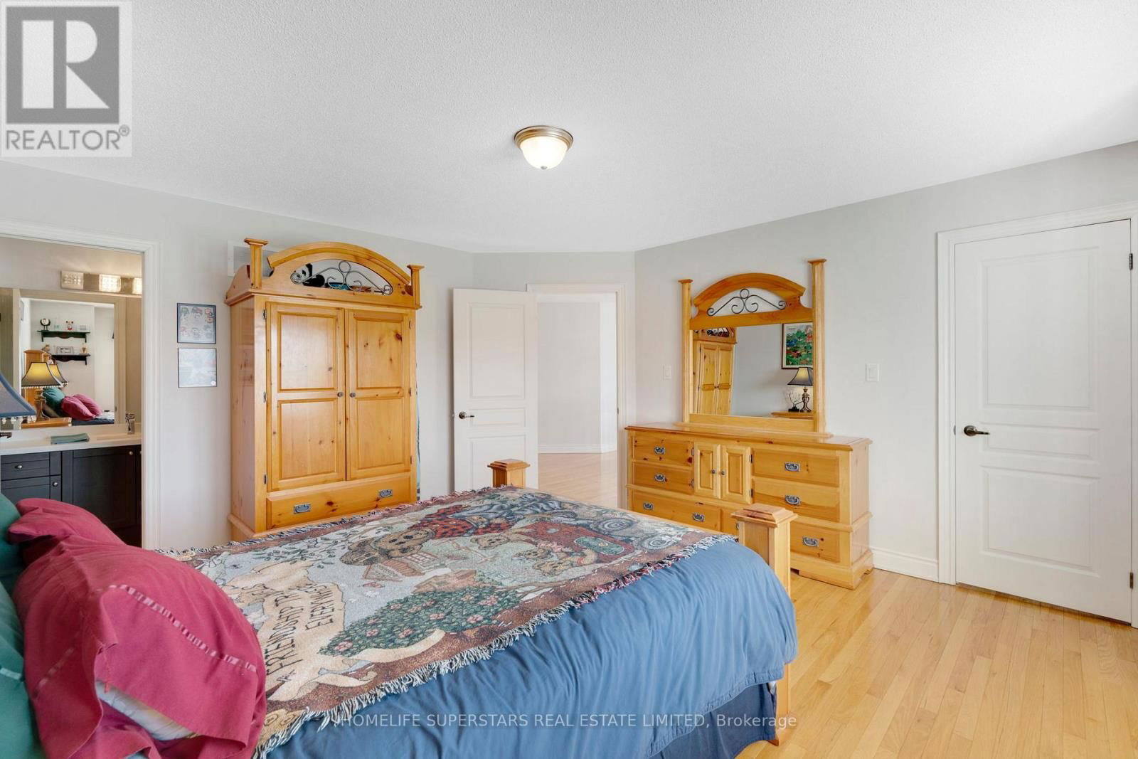 44 ORCHARD DRIVE Image 32