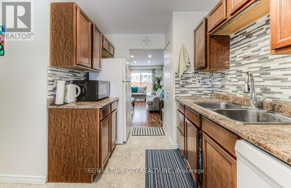 7 - 52 MONTCALM DRIVE Image 4