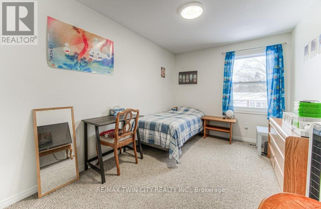 7 - 52 MONTCALM DRIVE Image 9