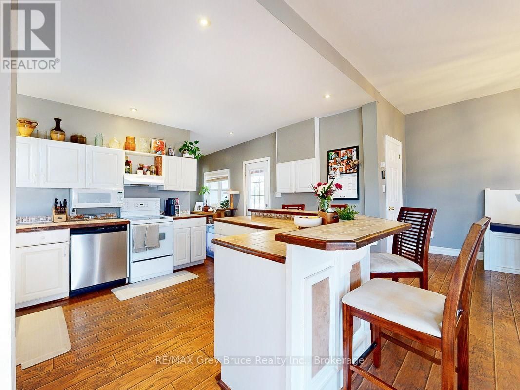 523 TYSON STREET Image 13