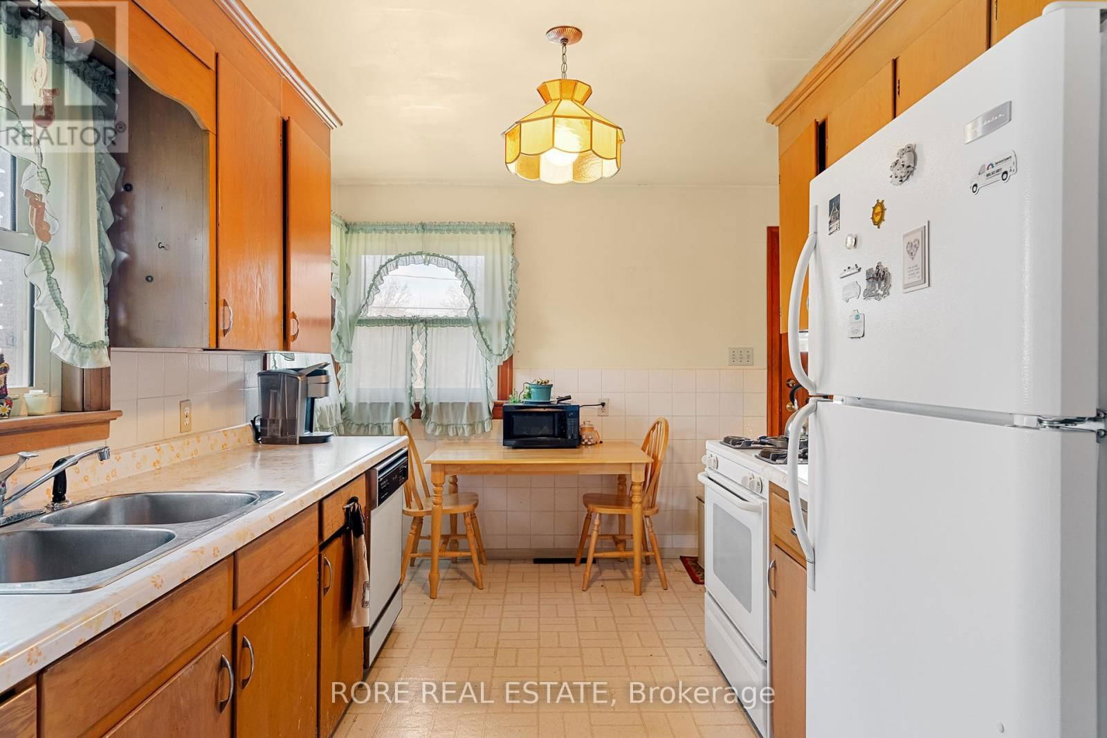 707 RIDGE ROAD NORTH Image 10