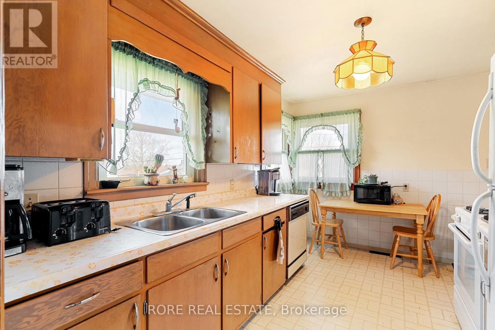 707 RIDGE ROAD NORTH Image 11