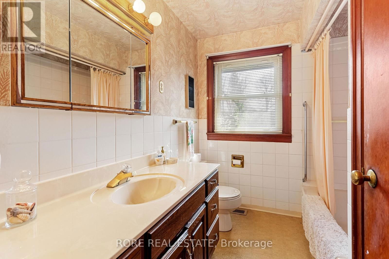 707 RIDGE ROAD NORTH Image 14