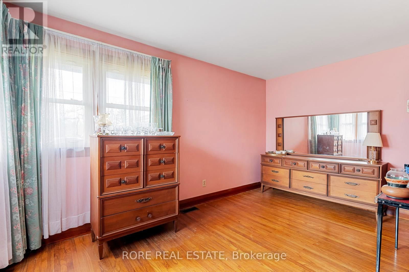 707 RIDGE ROAD NORTH Image 15