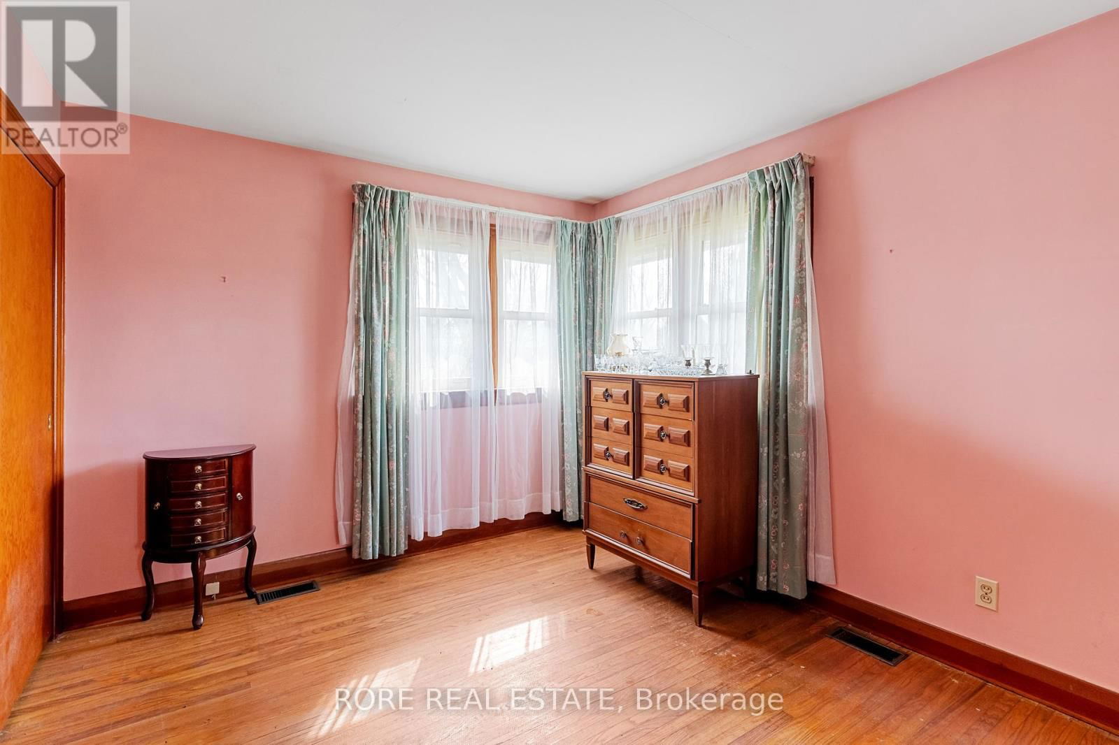 707 RIDGE ROAD NORTH Image 16